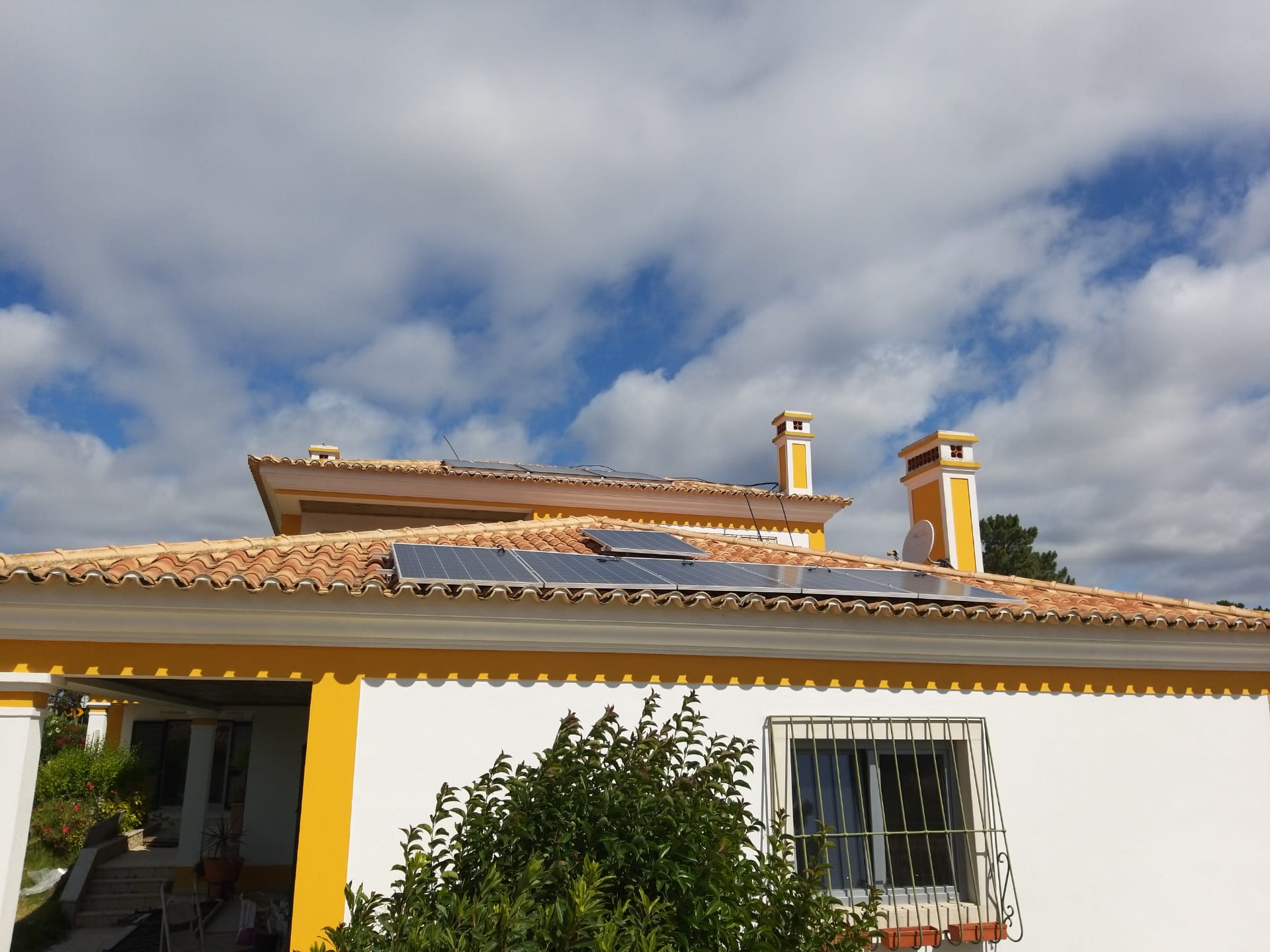 Piso radiante hidráulico, Bomba de calor, Solar térmico e Solar